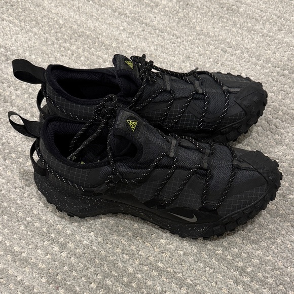 Nike Black and Gray Athletic Shoes - Picture 2 of 8